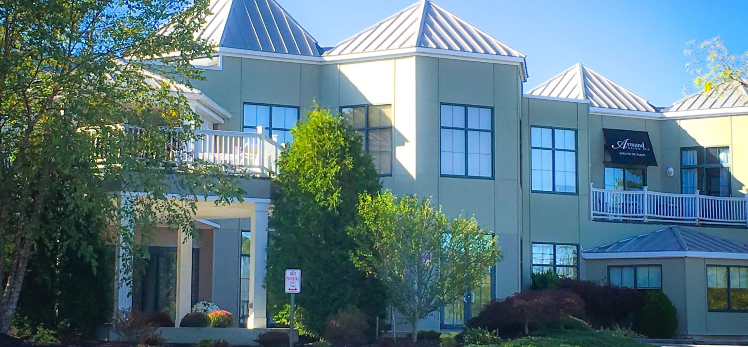 Kingsbury Club Entrance